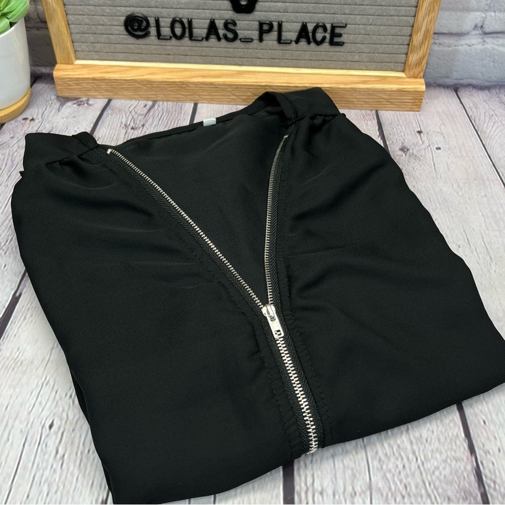 Women’s Black Zip Yoke Roll-Sleeve Sheath Top